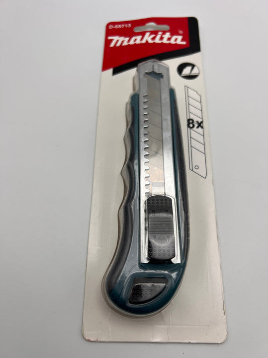 Makita Retractable Cutting Knife (Includes 8 replacement blades)